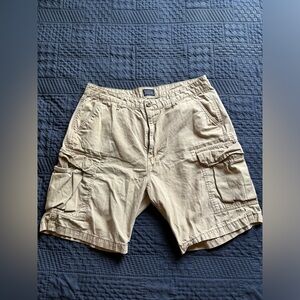 Levi’s cargo shorts size 36